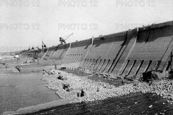 afrique, égypte, aswan, construction du barrage, 1930