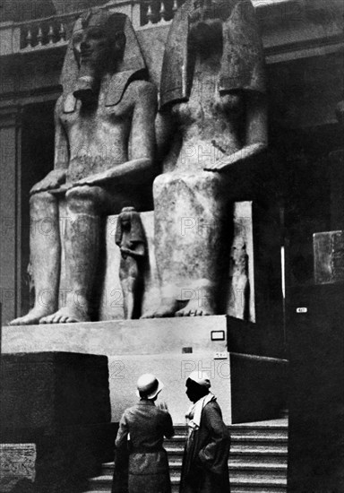 afrique, égypte, le caire, une salle du musée égyptien 1930