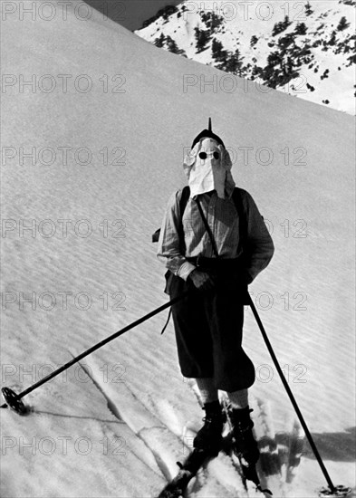 afrique, maroc, un skieur sur le haut atlas, 1920 1930