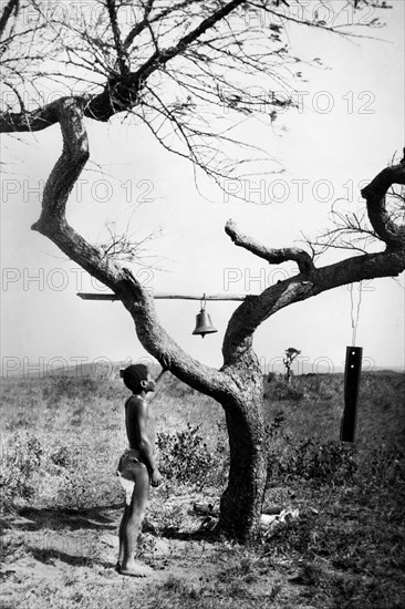 afrique, la cloche d'une mission catholique auprès du peuple indigène zulu, 1920 1930