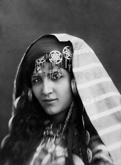 afrique, tunisie, jeune femme arabe, 1920 1930