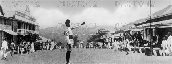 afrique, ouganda, kampala, un surveillant au travail, 1920 1930