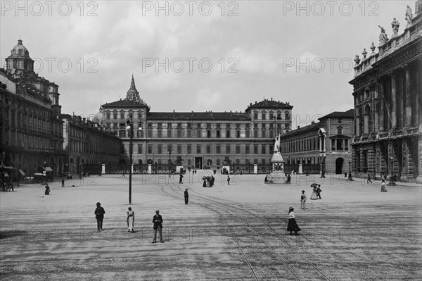 europe, italie, turin, le palais royal et la piazza castello, 1910