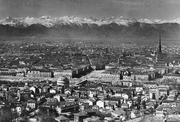 europe, italie, piedmont, turin, panorama avec les alpes, 1957