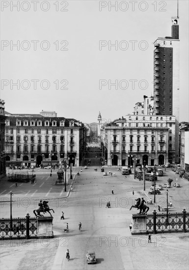 europe, italie, piémont, turin, piazza castello vue du palais royal, 1957