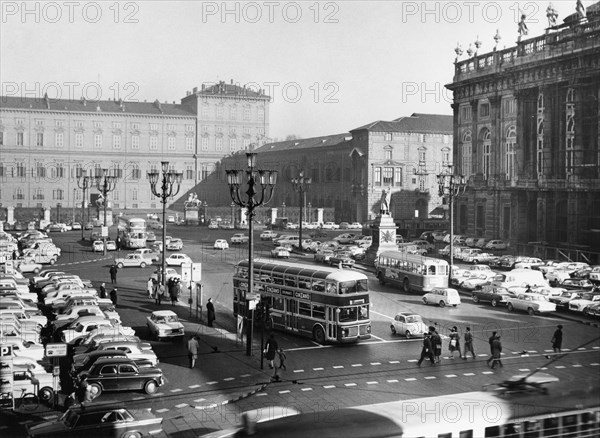 europe, italie, piedmont, turin, piazza castello, 1963