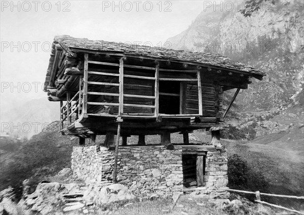 europe, italie, val d'aoste, gressoney, l'ancien flophouse typique du val d'aoste, 1901