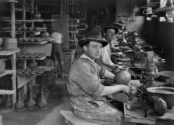 europe, italie, umbria, deruta, usine de deruta, le département des tours électriques, années 30