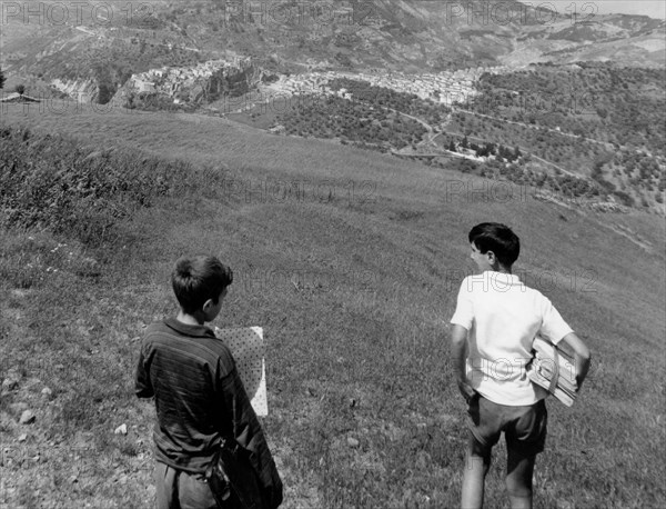 europa, italie, calabre, oriolo, des étudiants de nocara atteignent l'école, 1963