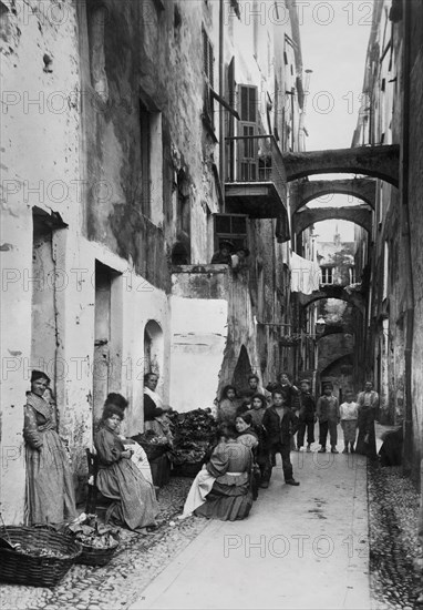 europe, italie, ligurie, san remo, femmes et enfants dans les rues de la ville, 1915