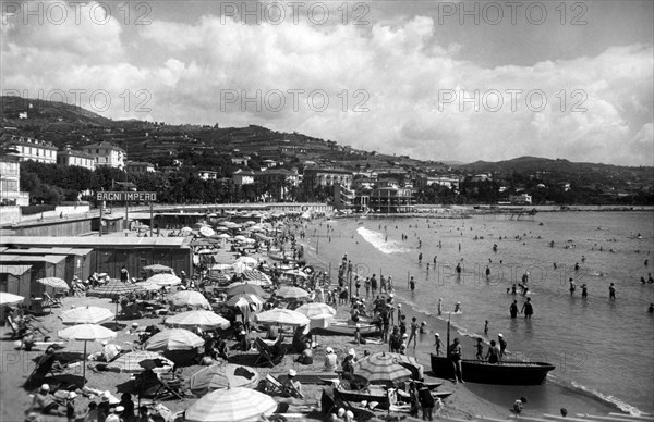 europe, italie, ligurie, san remo, vue de la côte, 1920 1930