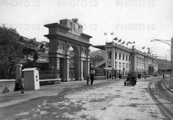 europa, italie, ligurie, san remo, entrée du terrain de sport, 1920 1930