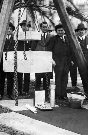 europe, italie, ligurie, genes, pose de la pierre du monument belgrano, années 1920