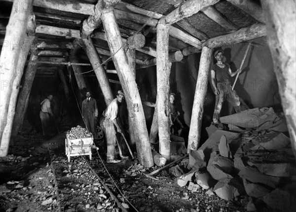 europe, italie, ligurie, genes, construction de tunnels, 1940