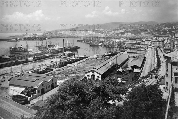 europe, italie, ligurie, genes, vue du port depuis la villa myluis, 1910 1920