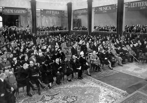 italie, sanremo, spectateurs pendant la cérémonie de remise des prix de sanremo 1939, 1940