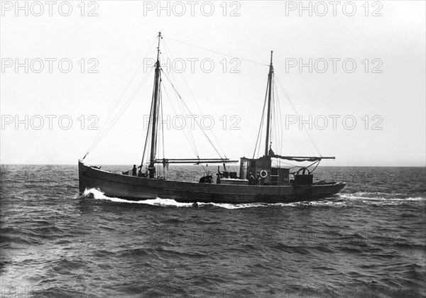 europa, italie, abruzzes, giulianova, un bateau de pêche, 1930