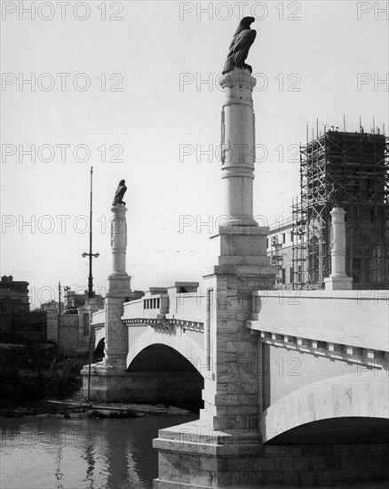 europe, italie, abruzzes, pescara, le pont sur la rivière pescara, 1920 1930