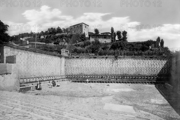 europe, italie, abruzzes, l'aquila, la fontaine aux quatre-vingt-dix-neuf jets, 1910 1920