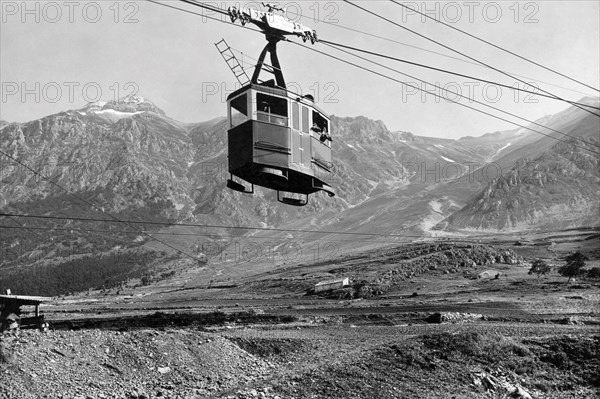 europe, italie, abruzzes, le téléphérique du gran sasso, 1920 1930