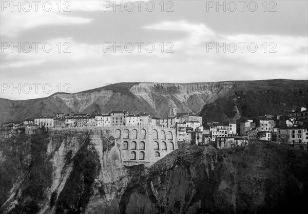 europe, italie, abruzzes, châteaux, au pied du mont camicia, panorama, 1910 1920