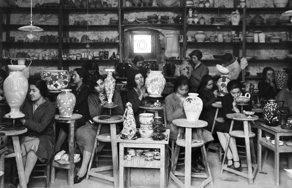 craft laboratory, albisola, liguria, italy 1920