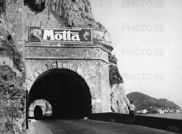 voie aurelienne, sestri levante, ligurie, italie 1955