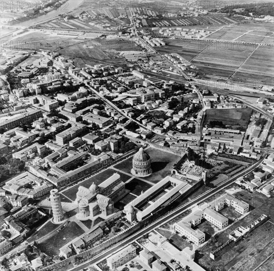 piazza dei miracoli, pise, toscane, 1966