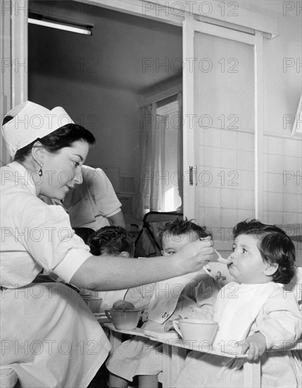 madrid, enfants du personnel de l'hôtel au palais de l'hôtel, 1956