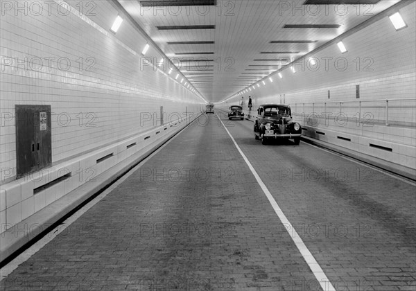 new york, la galleria subacquea che collega manhattan al queens, 1961