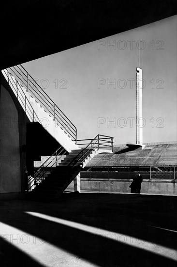 europe, italie, toscane, florence, intérieur du stade berta avec la tour du marathon, 1930 1940