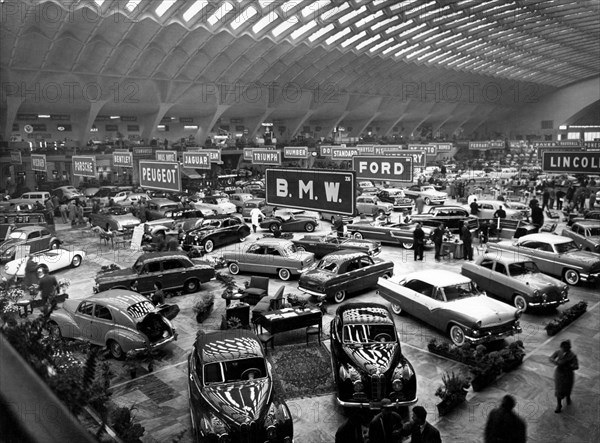 europa, italia, piemonte, torino, salone dell'automobile, veduta del salone, 1955