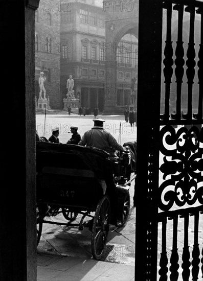 italie, toscane, florence, vue de la piazza della signoria, 1950