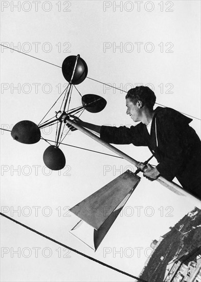 europe, italie, ligurie, genes, inspection d'un anemometre, 1930 1940