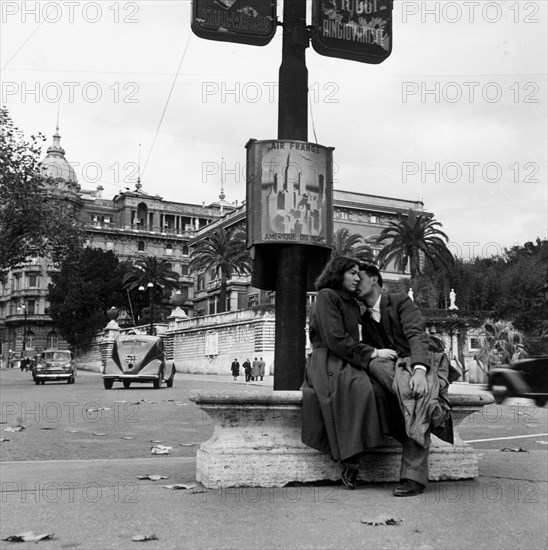 italie, lazio, rome, l'îlot devant l'ambassade américaine, 1958