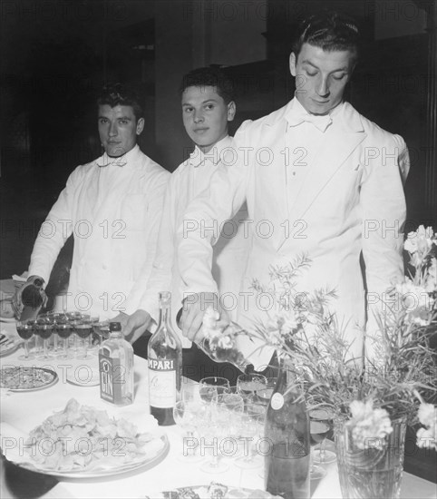 serveurs, 1963