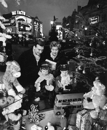 jouets dans un magasin de londres à noël, 1959