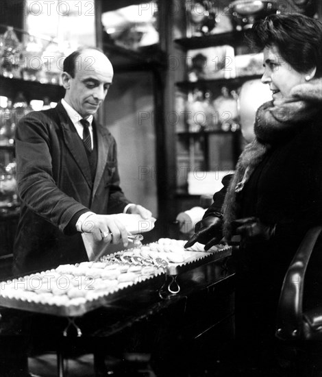 canestrelli en massepain de la "pasticceria romanengo" de genes, 1965