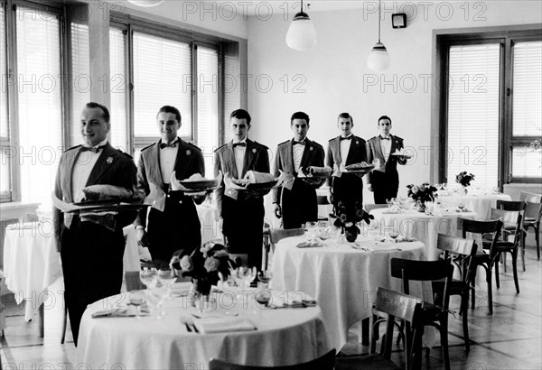 hôtel-restaurant à stresa, section cantine, 1957