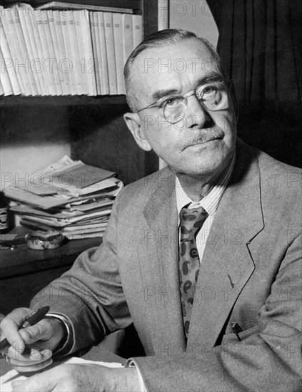 portrait de l'écrivain thomas mann, 1955