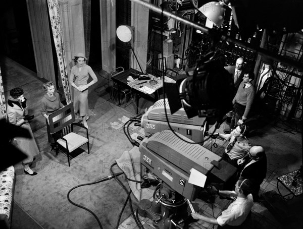 lors d'une émission de télévision, 1957