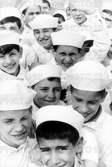 groupe d'enfants invités au village tci de la valganna, 1963