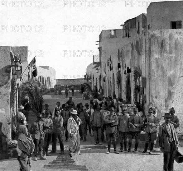 guerre italo-turque, tripolitaine, chefs turcs avec officiers du parc à dirigeables, 1912