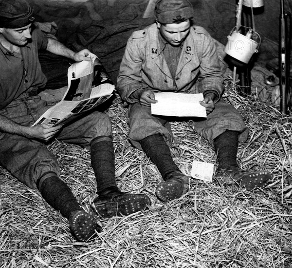 guerre, soldats, journaux et courrier militaire, 1943