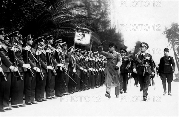 caserta, mussolini lors du b baptême du corps aérien d'orione, 1931