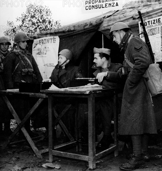 guerre, tente des officiers pour les conseils et l'assistance morale aux soldats, 1943