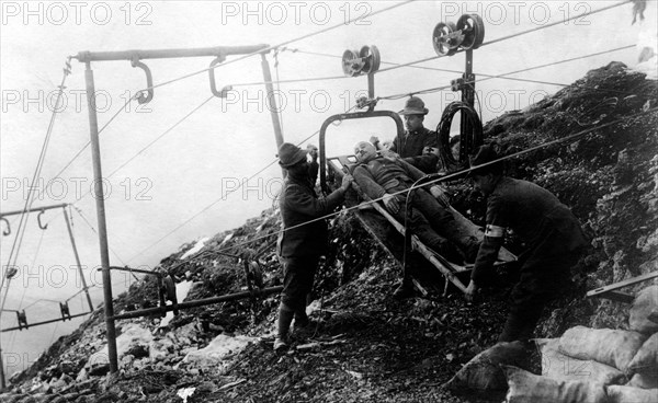 première guerre mondiale, transport d'un blessé, 1915-18