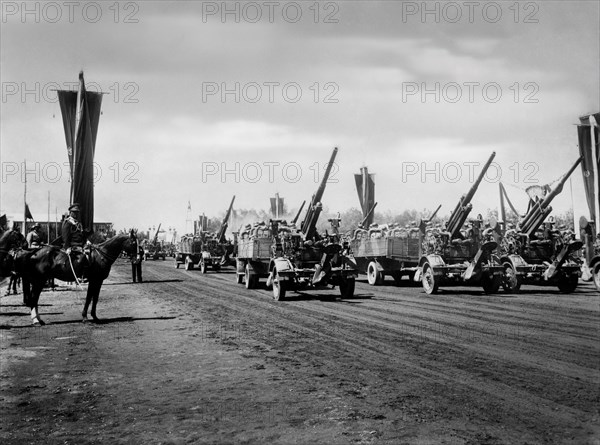 asie, afghanistan, parade d'artillerie anti-aérienne, 1941