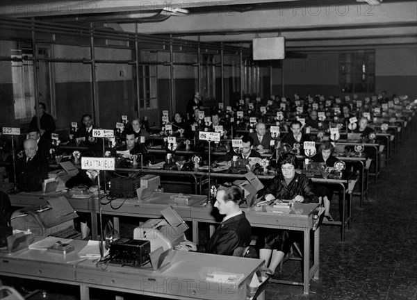 intérieur de la salle morse au bureau de poste, 1956