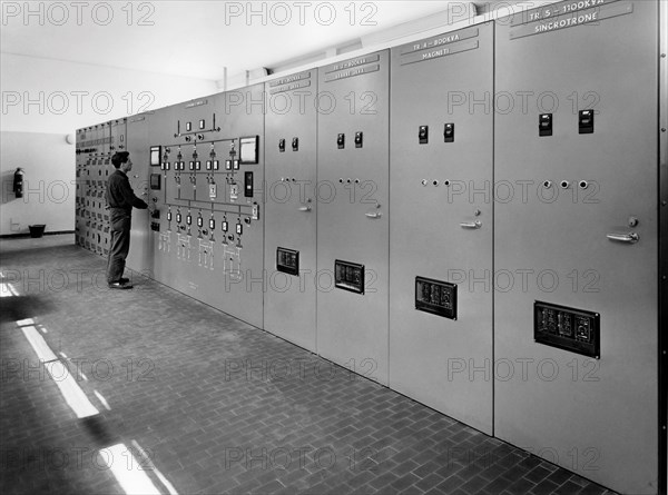 central téléphonique du laboratoire de recherche nucléaire, 1958